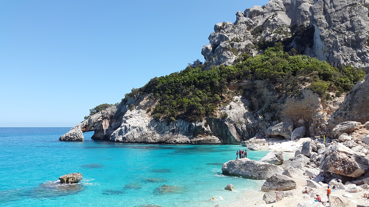 sardinia beach, 20 italian red wines