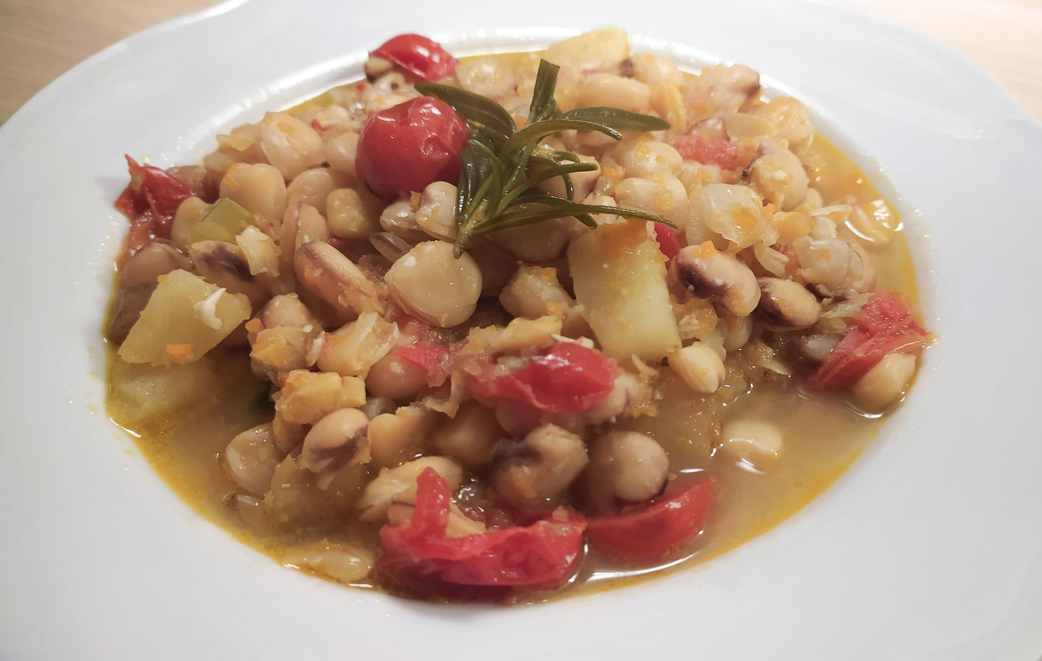 one pot cicerchie and potatoes