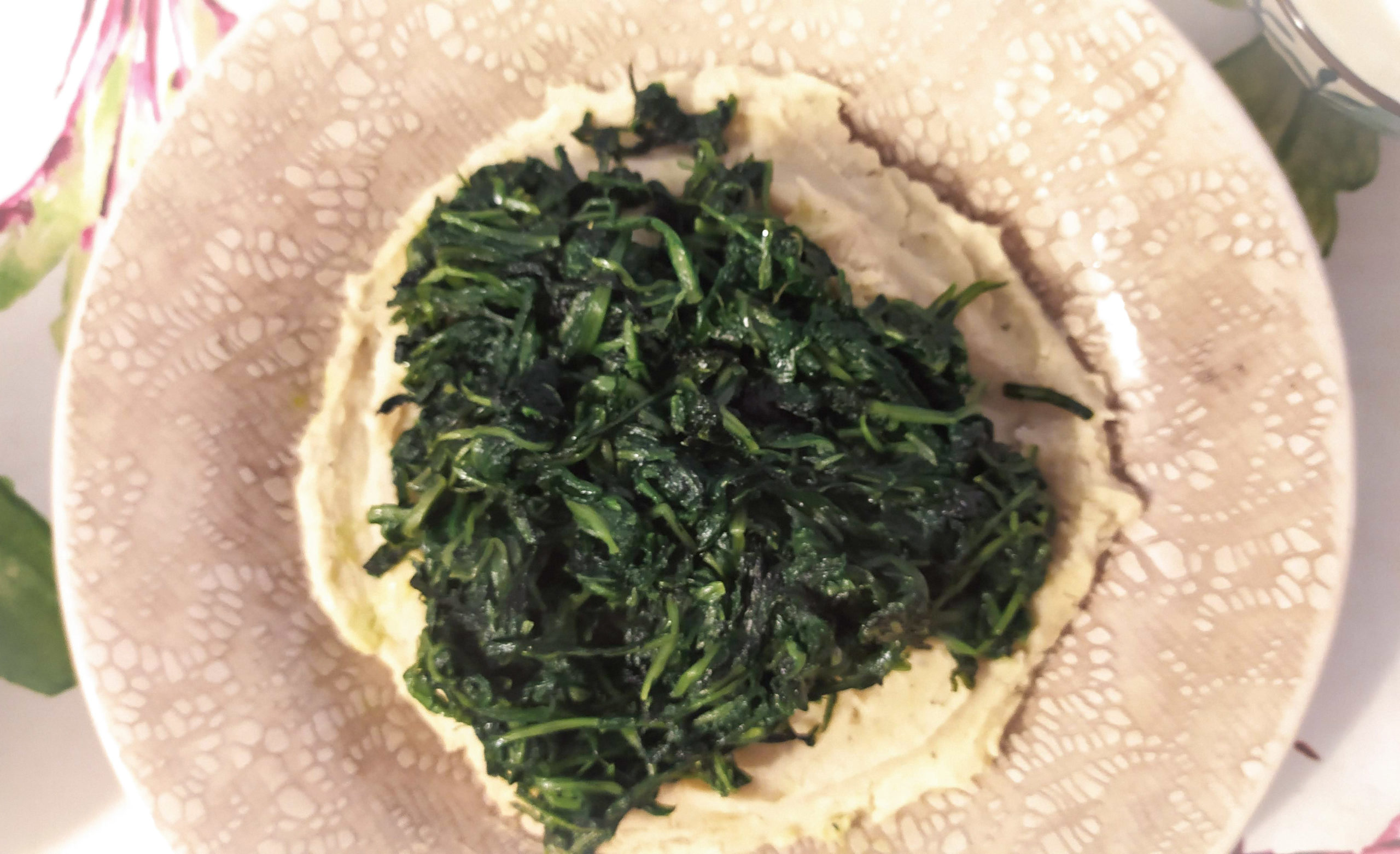 mashed fava beans with chicory